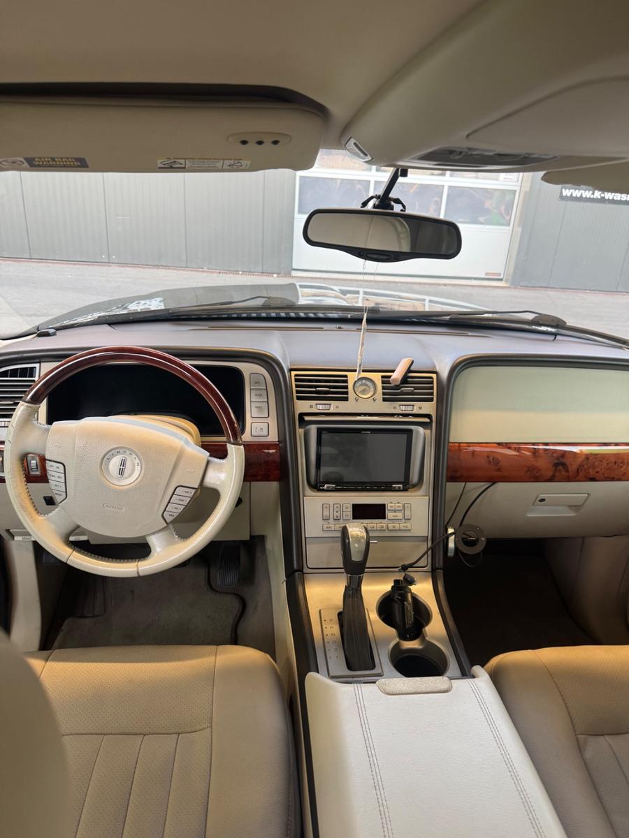 Lincoln Navigator