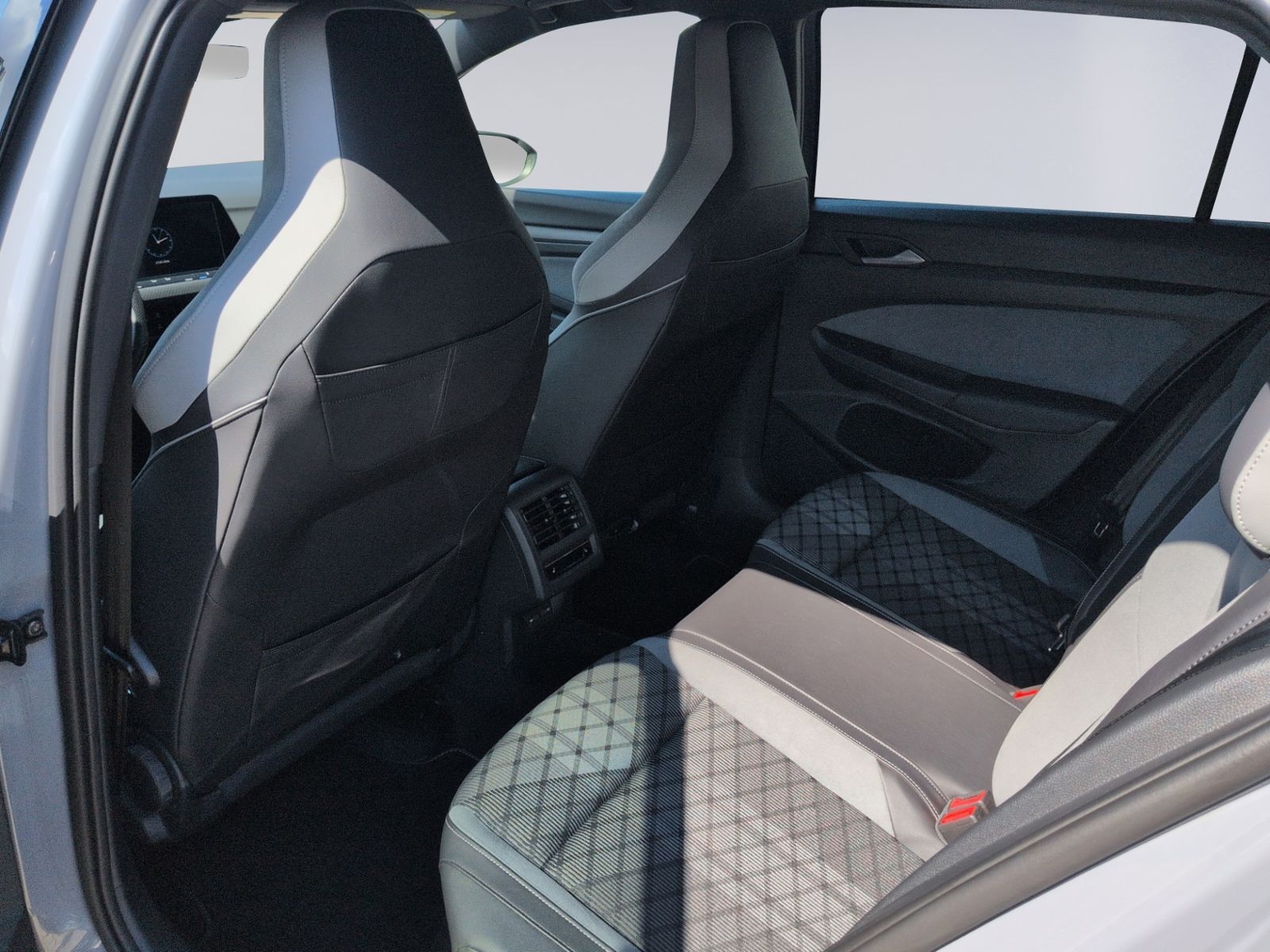 Golf VIII Variant 2.0 TSI DSG R-Line LED/Navi