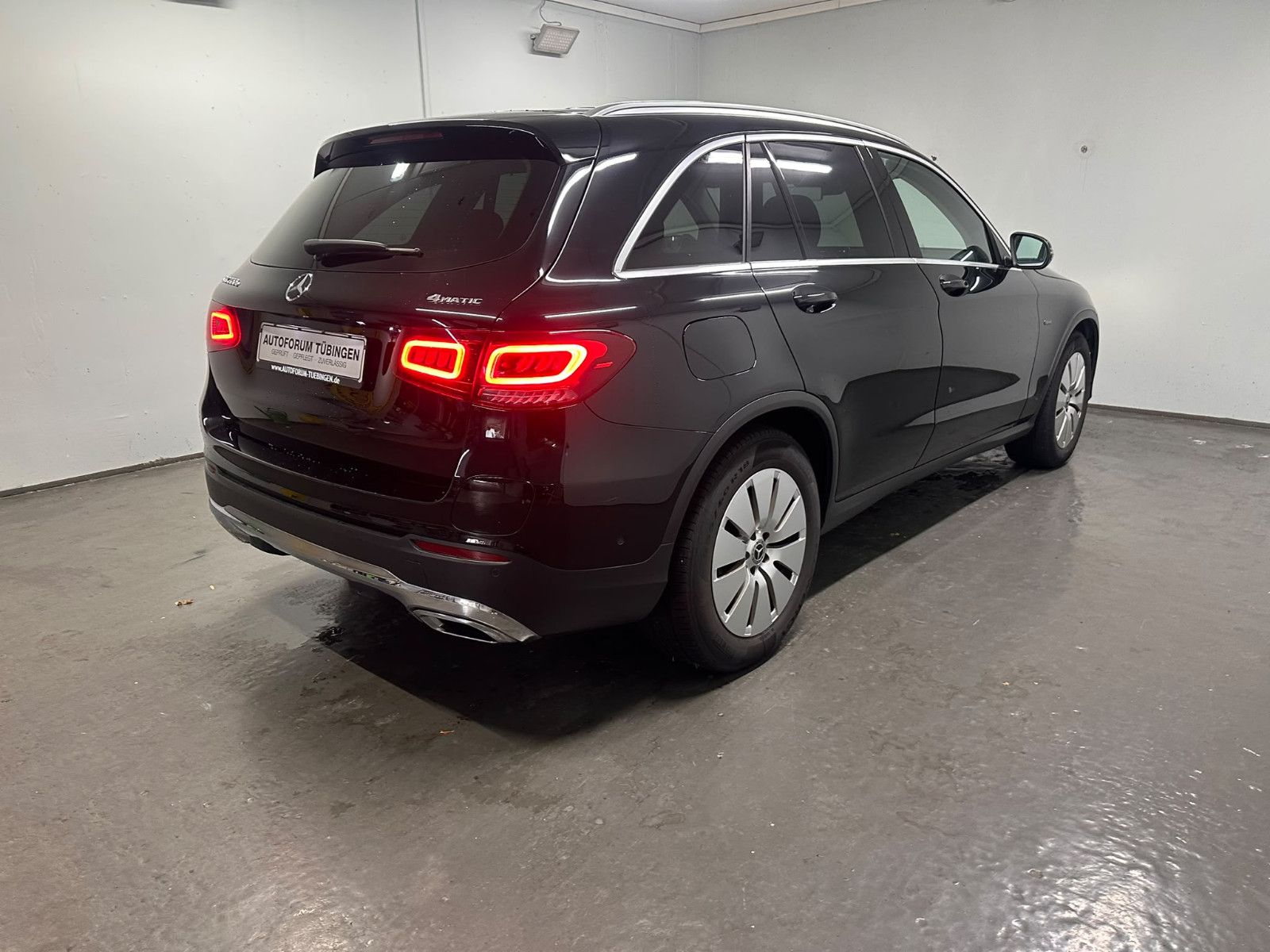 Fahrzeugabbildung Mercedes-Benz GLC 300 e 4MATIC Autom.*AHK*PANORAMA*DISTRO