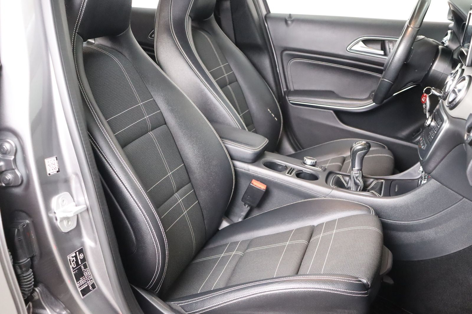 Fahrzeugabbildung Mercedes-Benz GLA 200 Score * Bi- Xenon * Navi * SHZ *