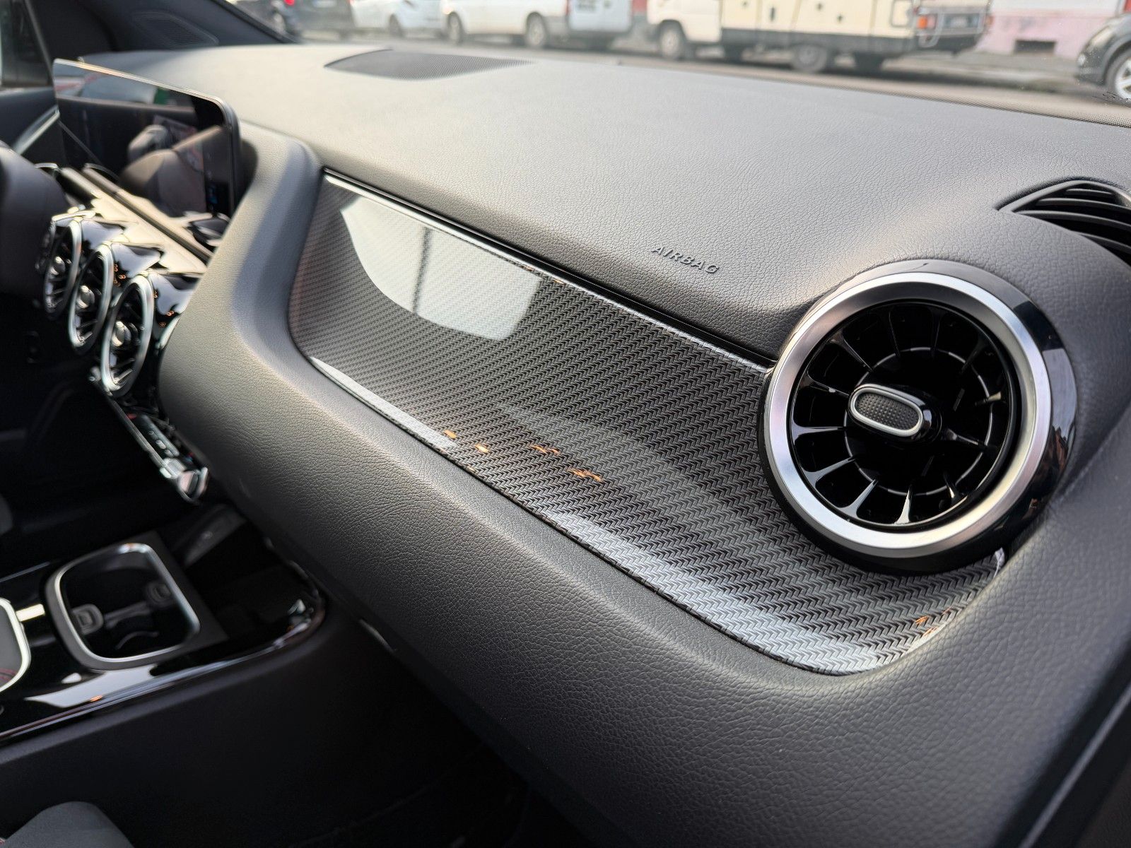 Fahrzeugabbildung Mercedes-Benz B 180 AMG LINE PANO NAVI KAMERA MBUX LED AHK