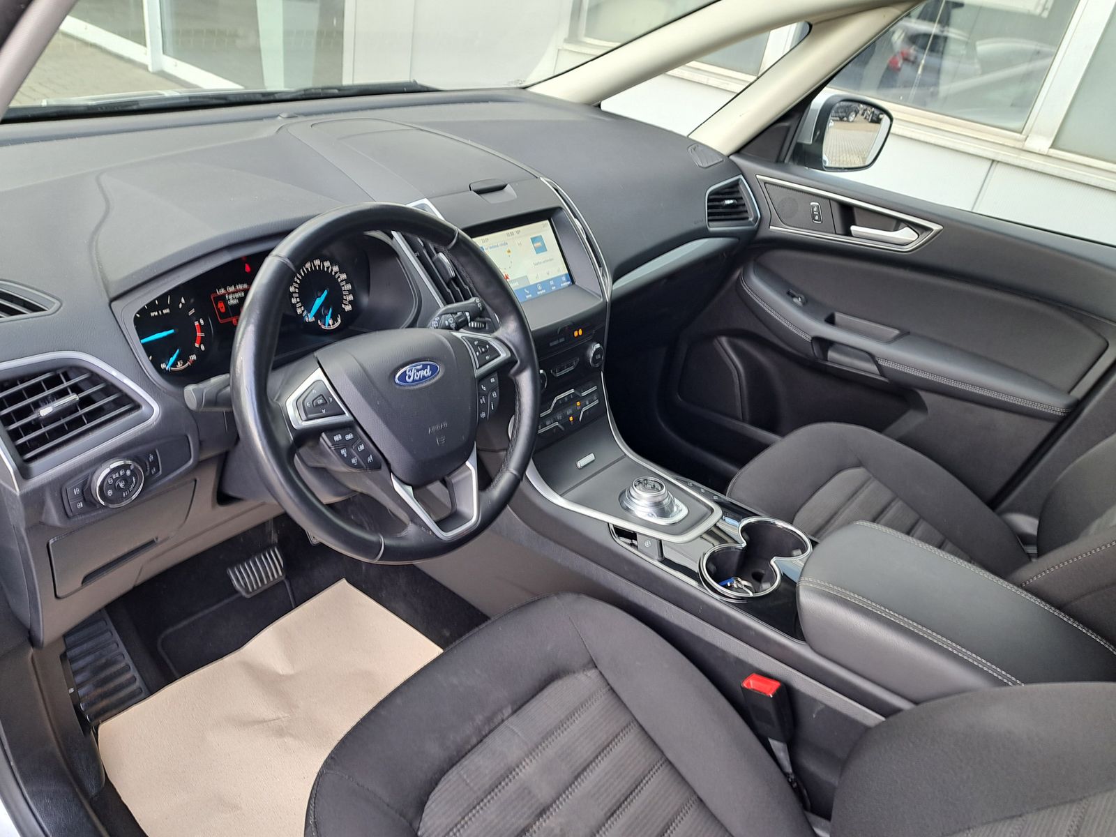 Fahrzeugabbildung Ford Galaxy 2.0 EcoBlue 7-SITZE AUTOMATIK PARK-ASSIST