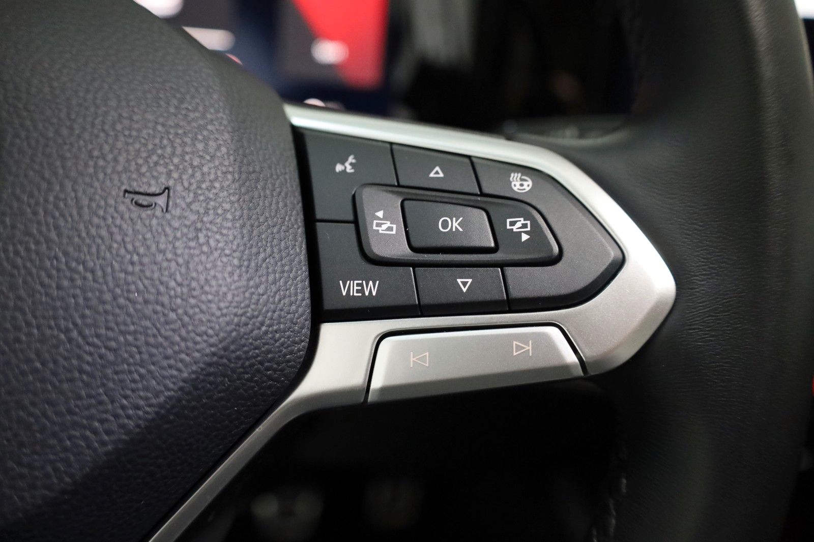 Fahrzeugabbildung Volkswagen Golf VIII Lim. Active Navi,LED,SH,PDC,ACC,SR+WR