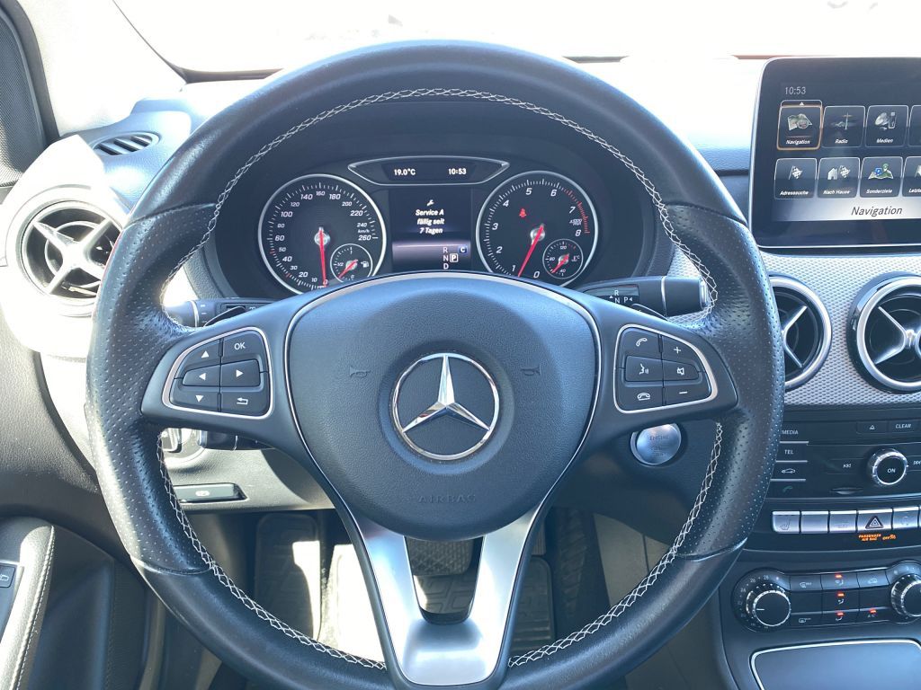 Fahrzeugabbildung Mercedes-Benz B 180 7G-DCT Urban *Navi*Sitzheizung*Automatik*