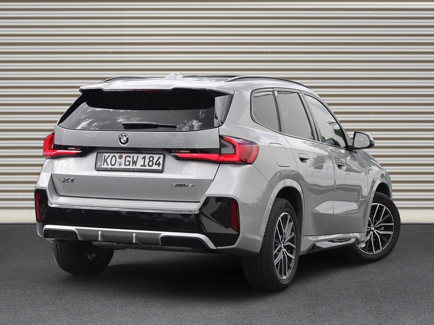 BMW X1 sDrive18i M Sport Pano. AHK foto 3