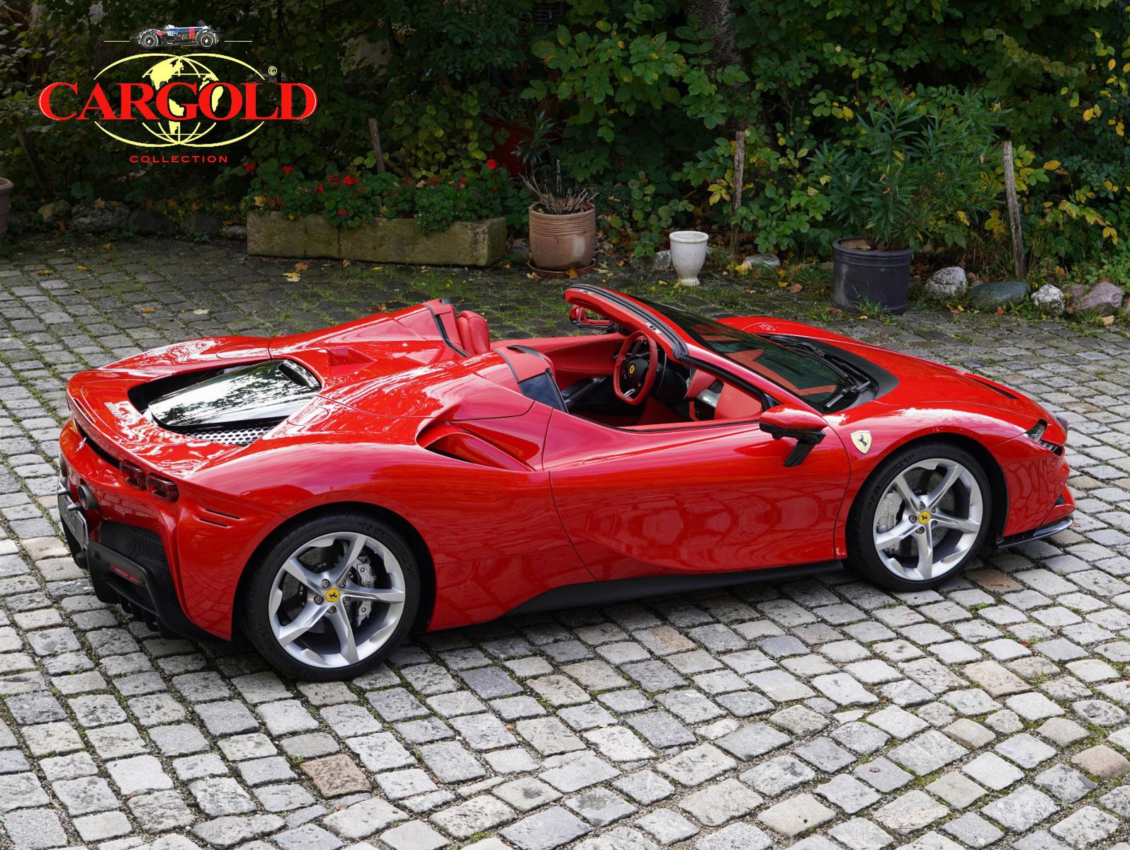 Ferrari SF90 Spider, 1.Hand / Erst 7000km!