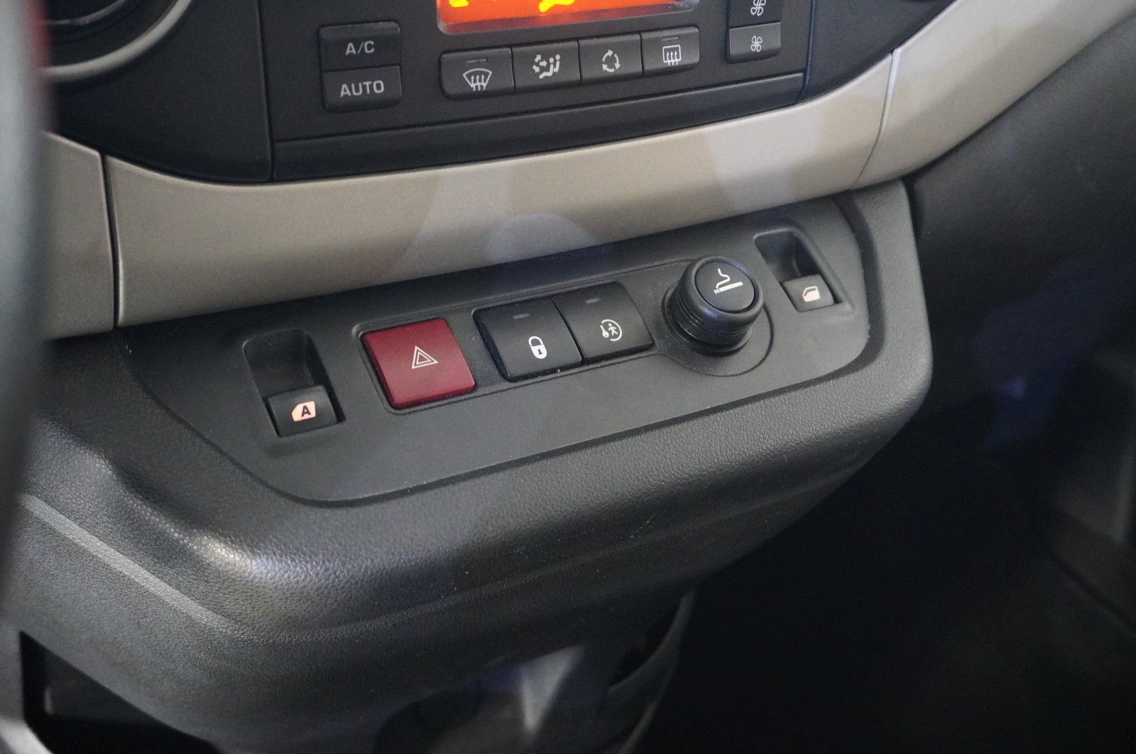 Fahrzeugabbildung Citroën Berlingo Kombi 1.6 HDI SELECTION 5-SITZ KLIMA/SH