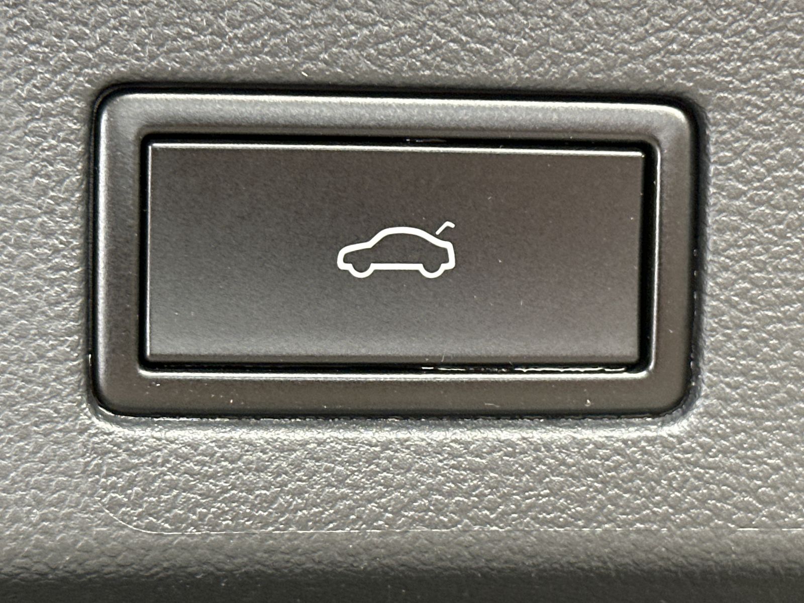 Fahrzeugabbildung Volkswagen Arteon SB 2.0 TDI DSG R-Line NAV+LED+ACC+PANORAM