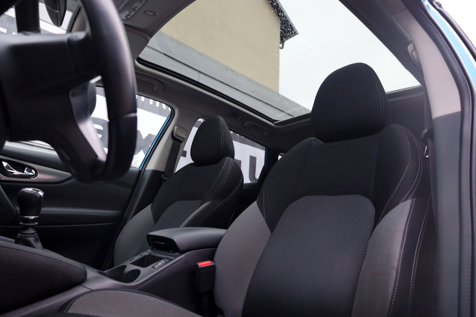 Fahrzeugabbildung Nissan Qashqai N-Connecta Navi,PanDach,360°,AHK,SR+WR