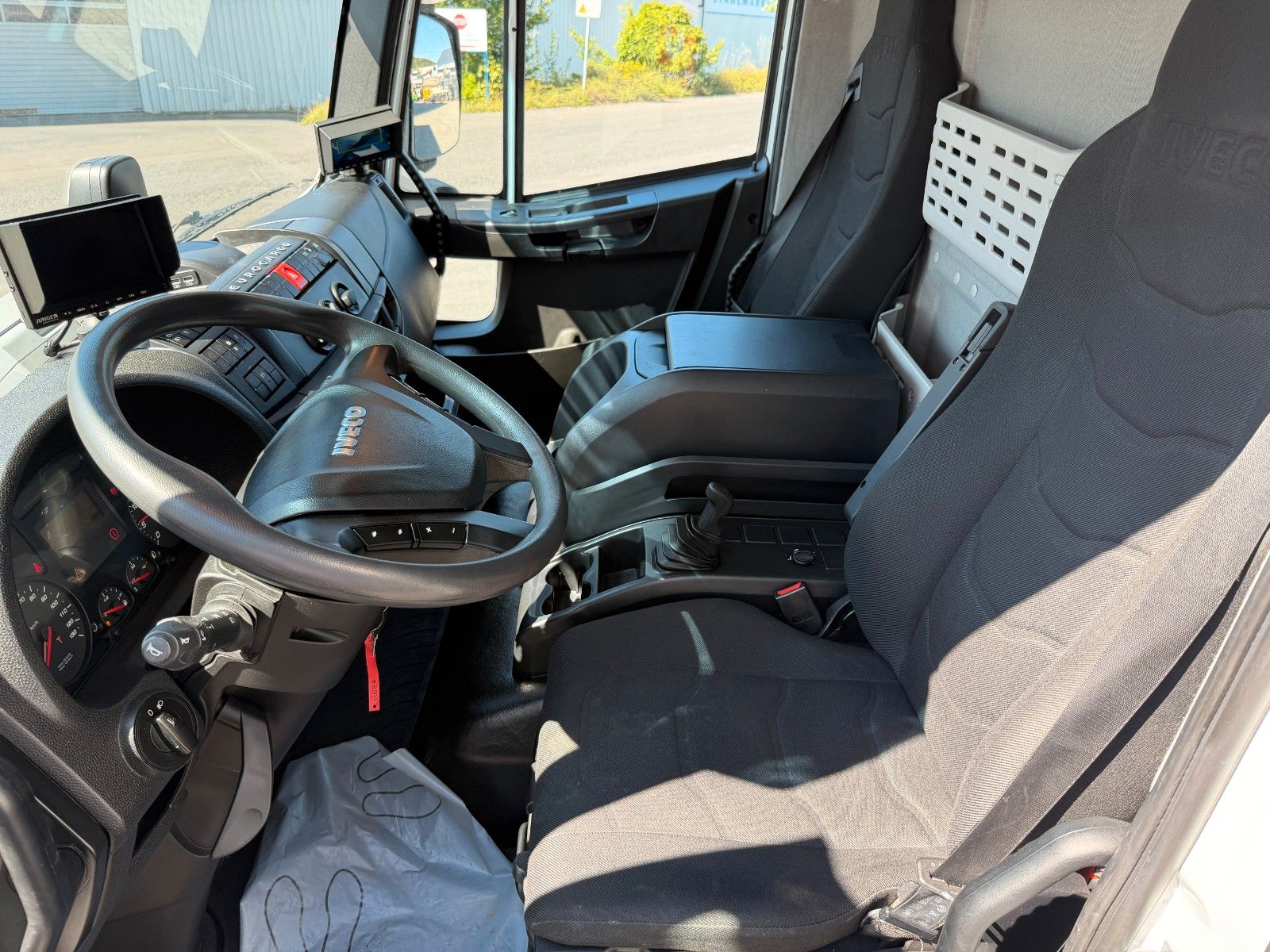Fahrzeugabbildung Iveco Eurocargo ML160E32/P LBW Bär 1.500kg Abbiegeassi - mit KI generiert/bearbeitet