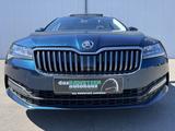 Skoda Superb Combi 2.0 TDI DSG Ambition 131€ m.20% Anz - blaue Skoda Superb