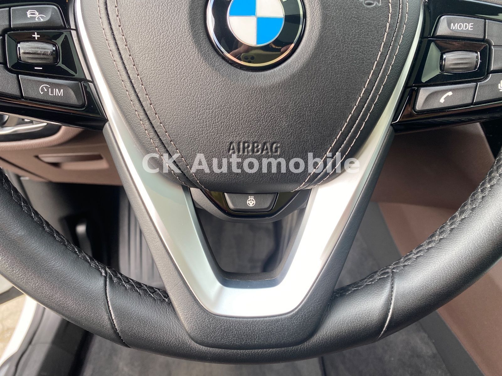 Fahrzeugabbildung BMW 640d GT xDrive Luxury Line/Navi/Head-Up/Pano/LED