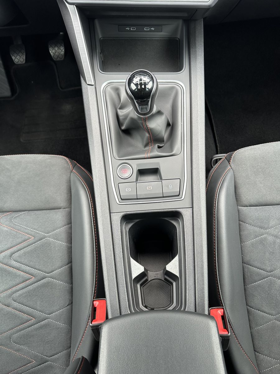 Fahrzeugabbildung SEAT Leon 2.0 TDI FR LED+ACC+SHZ+VCOCKPIT+CARPLAY+PP
