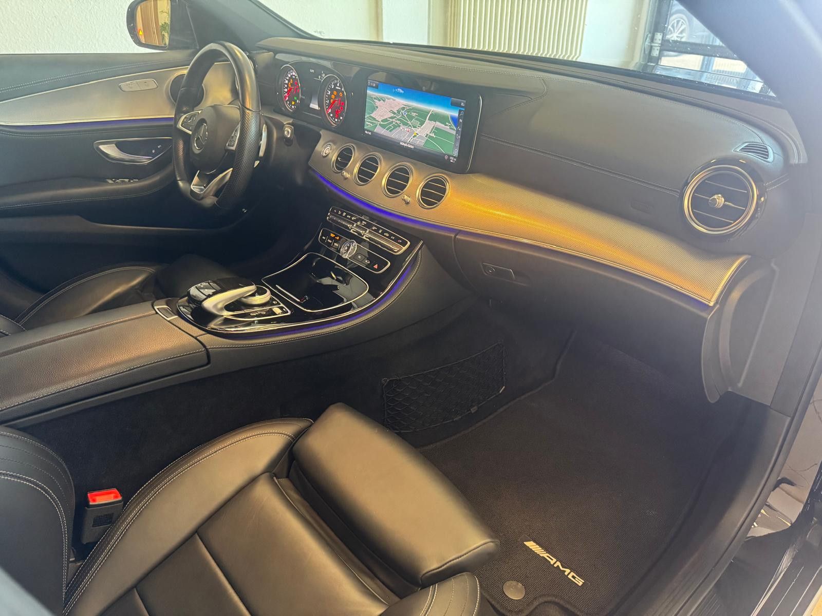Fahrzeugabbildung Mercedes-Benz E 400 T-Modell 4Matic/LED/PANORAMA/AMG-LINE/NAVI
