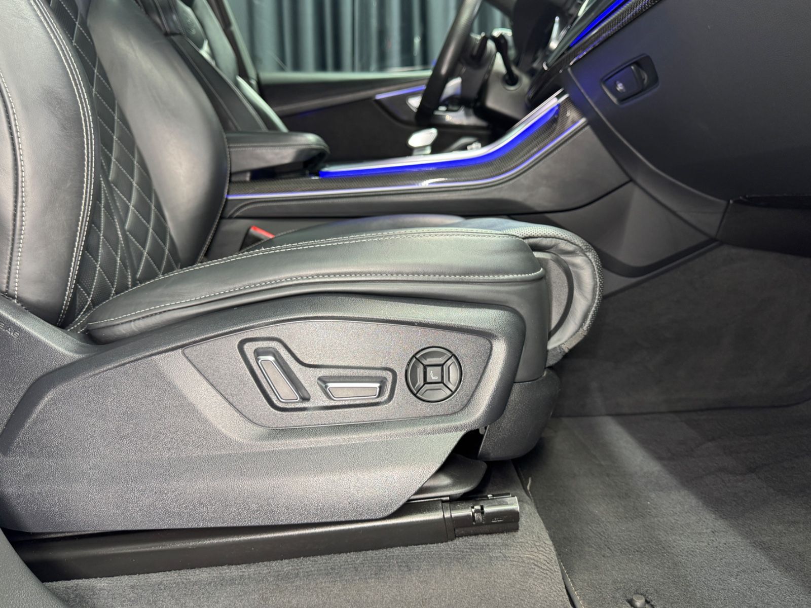 Fahrzeugabbildung Audi SQ8 4.0TDI QUATTRO|MASSAGE|B&O|CARBON|MATRIX|HuD