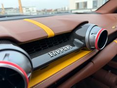 FERRARI 812 Superfast Carbon/Lift/Beifahrerdisplay