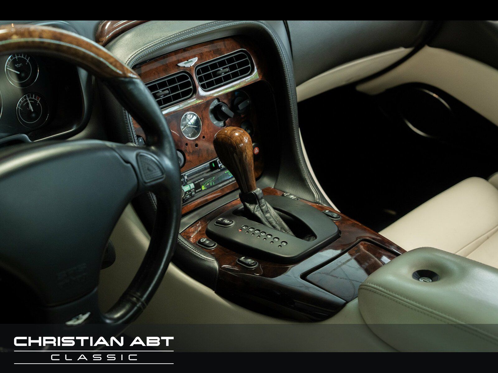 Fahrzeugabbildung Aston Martin Vantage V12