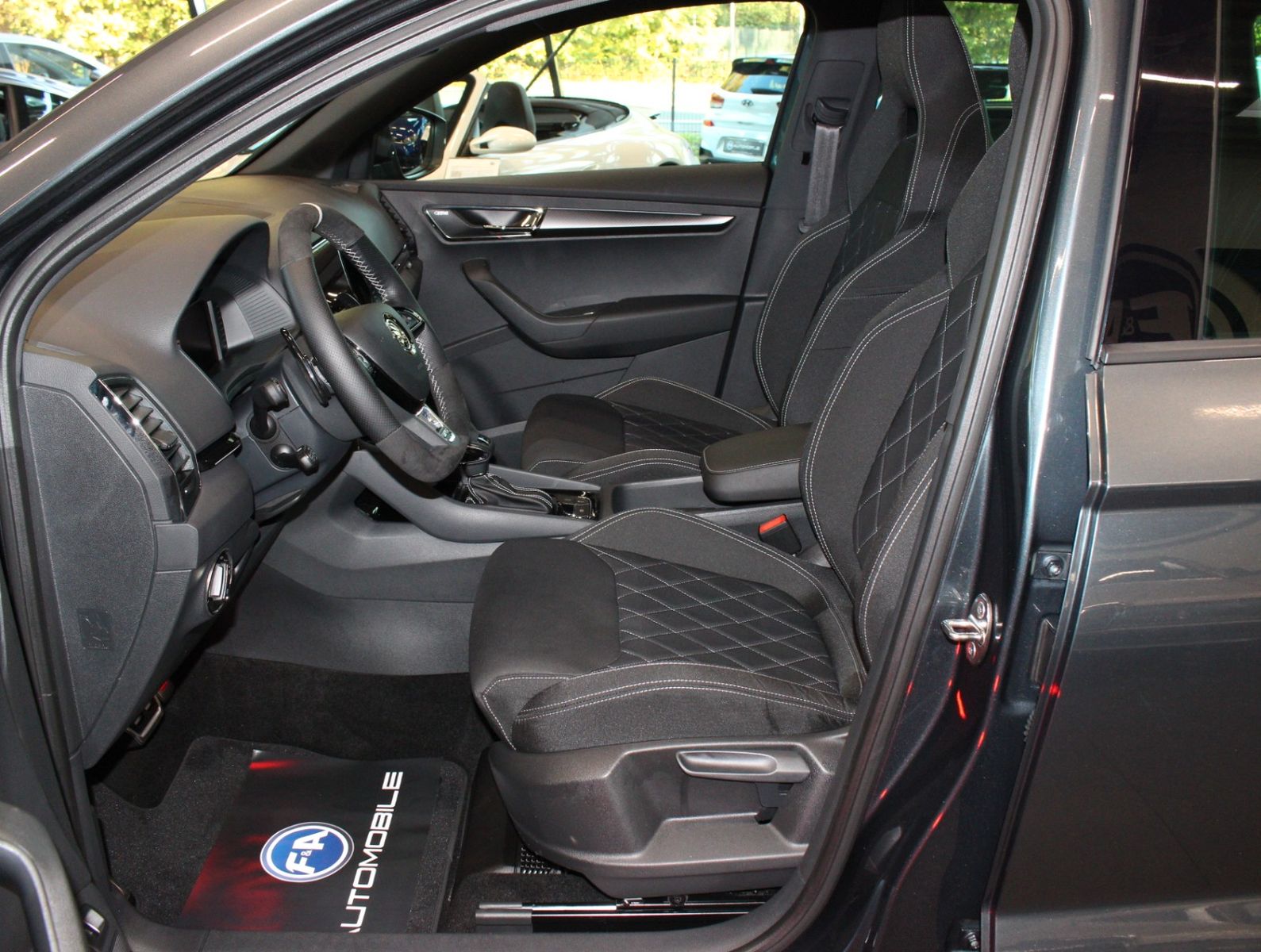 Fahrzeugabbildung SKODA Karoq Sportline 2.0 TSI 4x4 DSG*1.Hand*AHK*LED