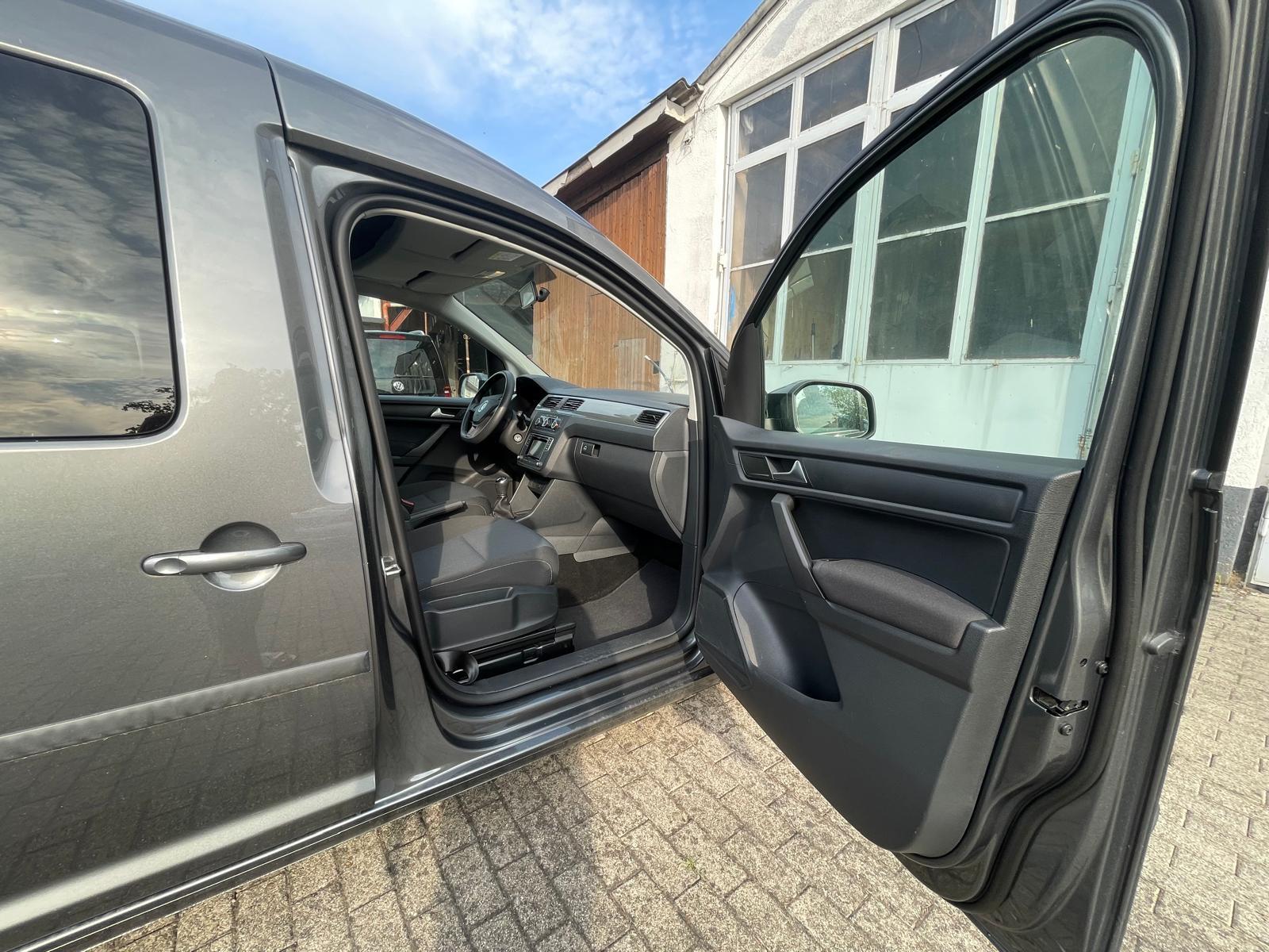Volkswagen Caddy PKW-Rollstuhltampe