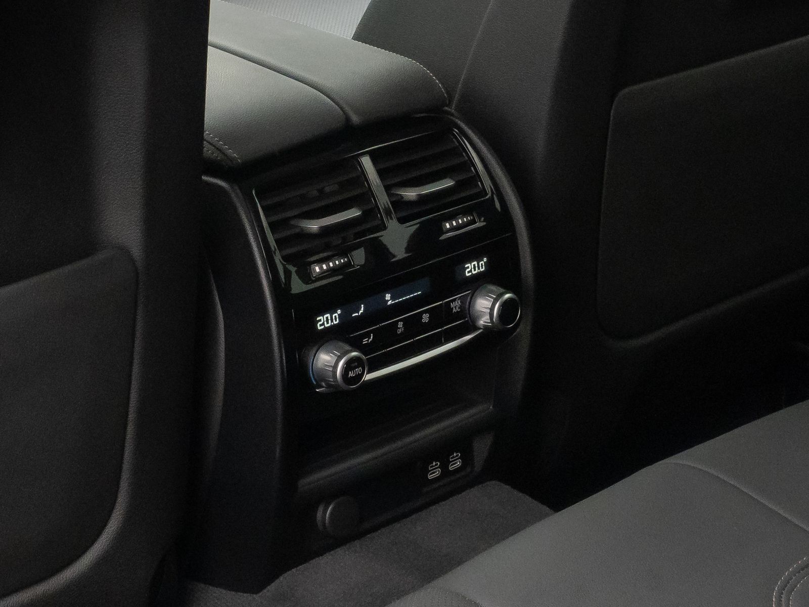 Fahrzeugabbildung BMW 520d xD HUD DAB Kamera HiFi Laser Sport AHK Komf