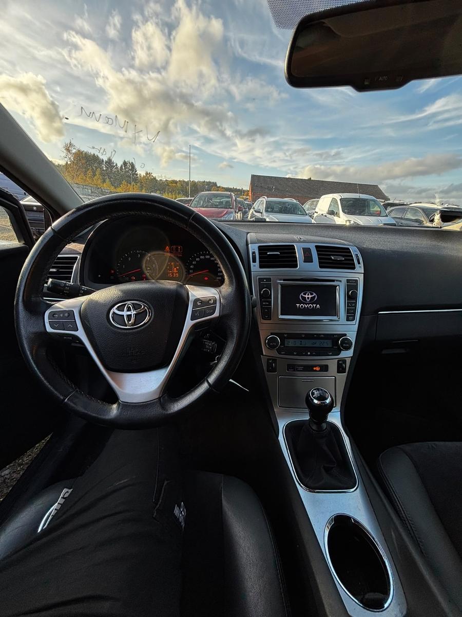 Toyota Avensis 2014 — photo 10