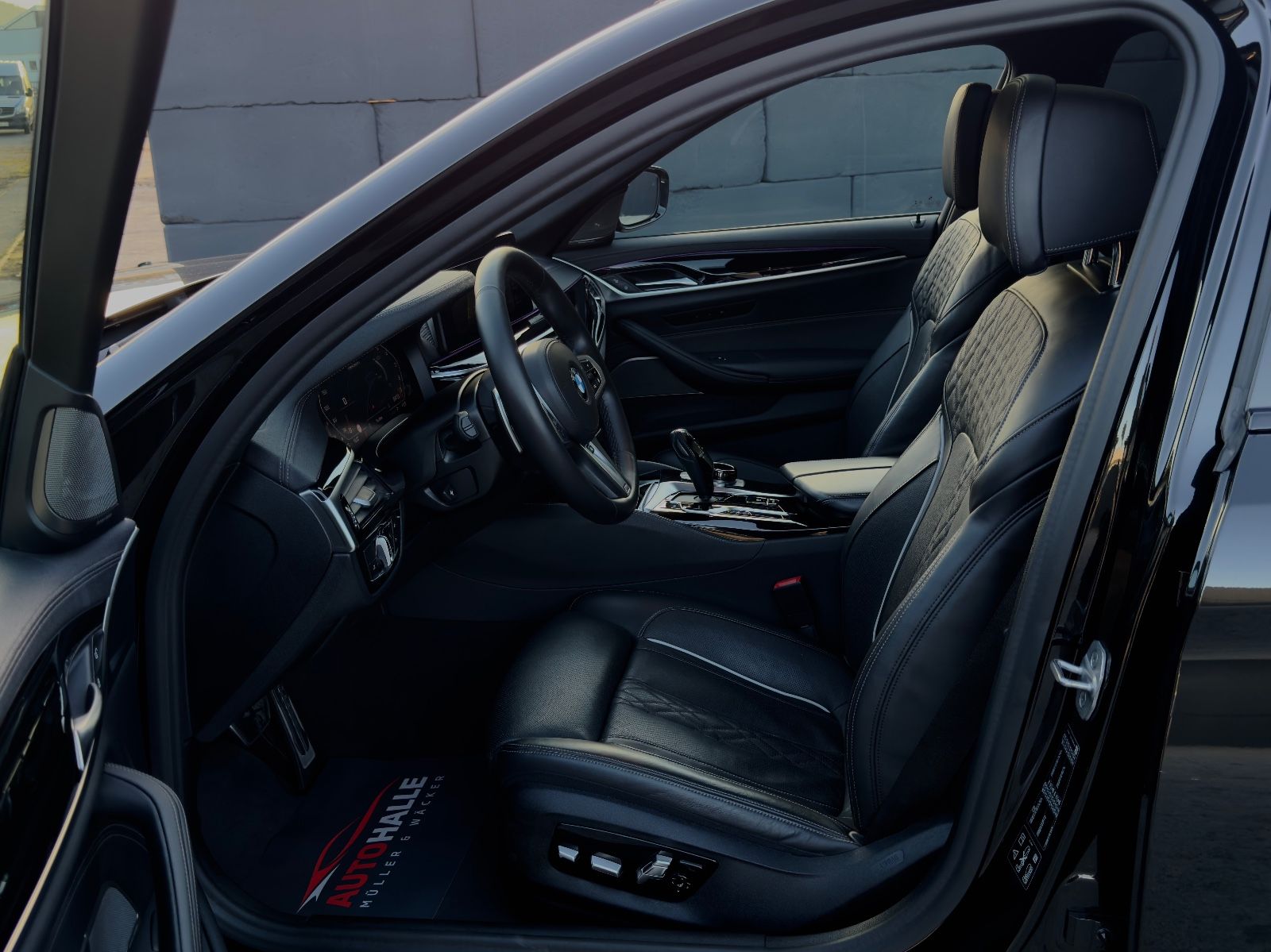 Fahrzeugabbildung BMW M550i xDr H&K 360° HUD Laser ACC SHD StdHz Nappa