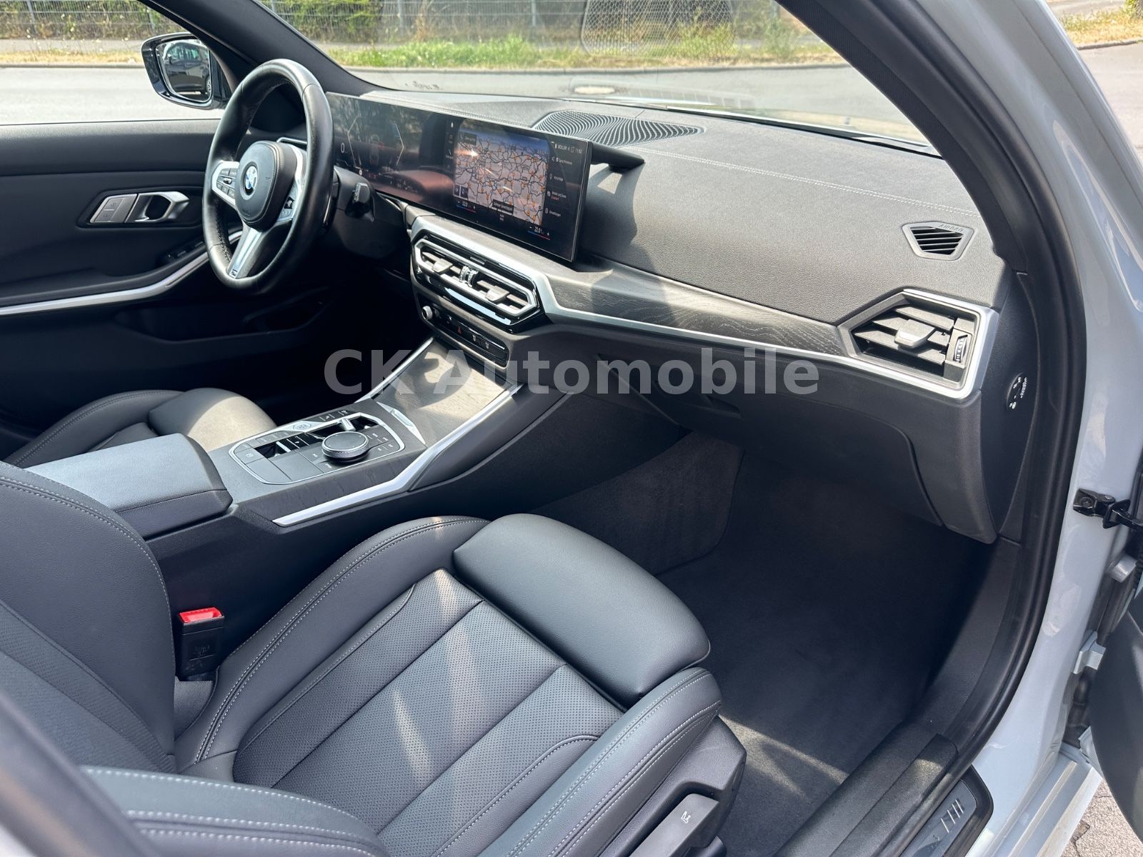 Fahrzeugabbildung BMW 320d xDrive M-Sport/Widescreen/Navi/Pano/LED/AHK