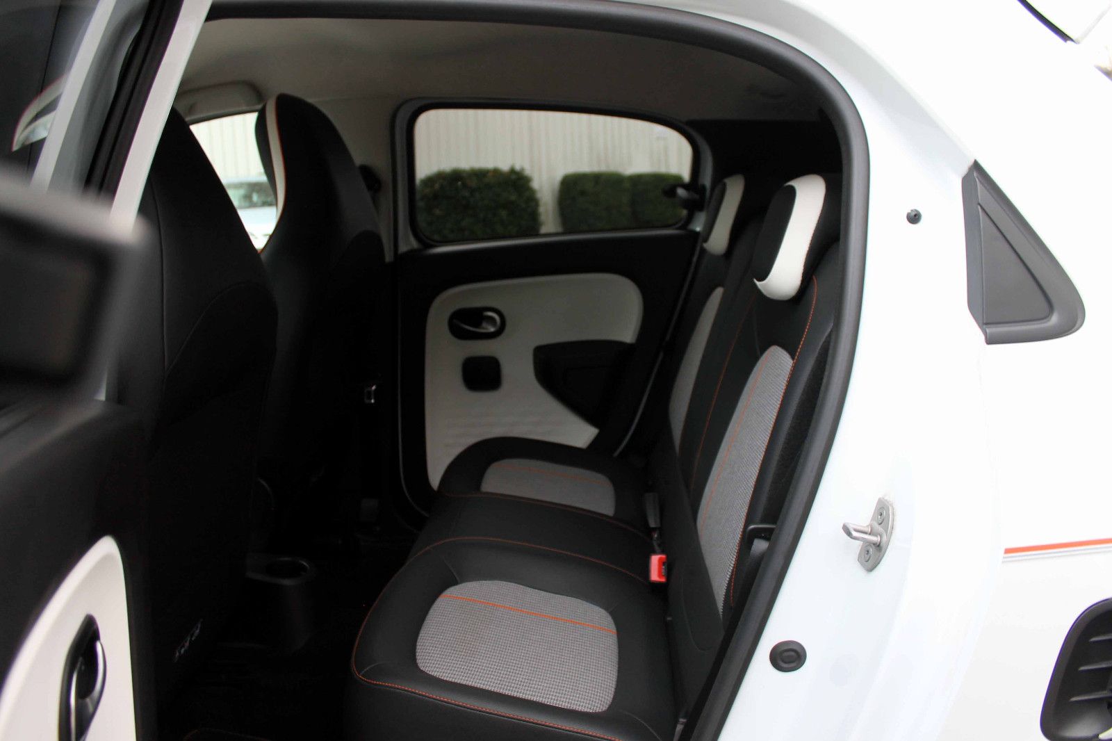 Fahrzeugabbildung Renault Twingo Vibes Electric 21kWh KAM PDC SHZ KLIMA BT