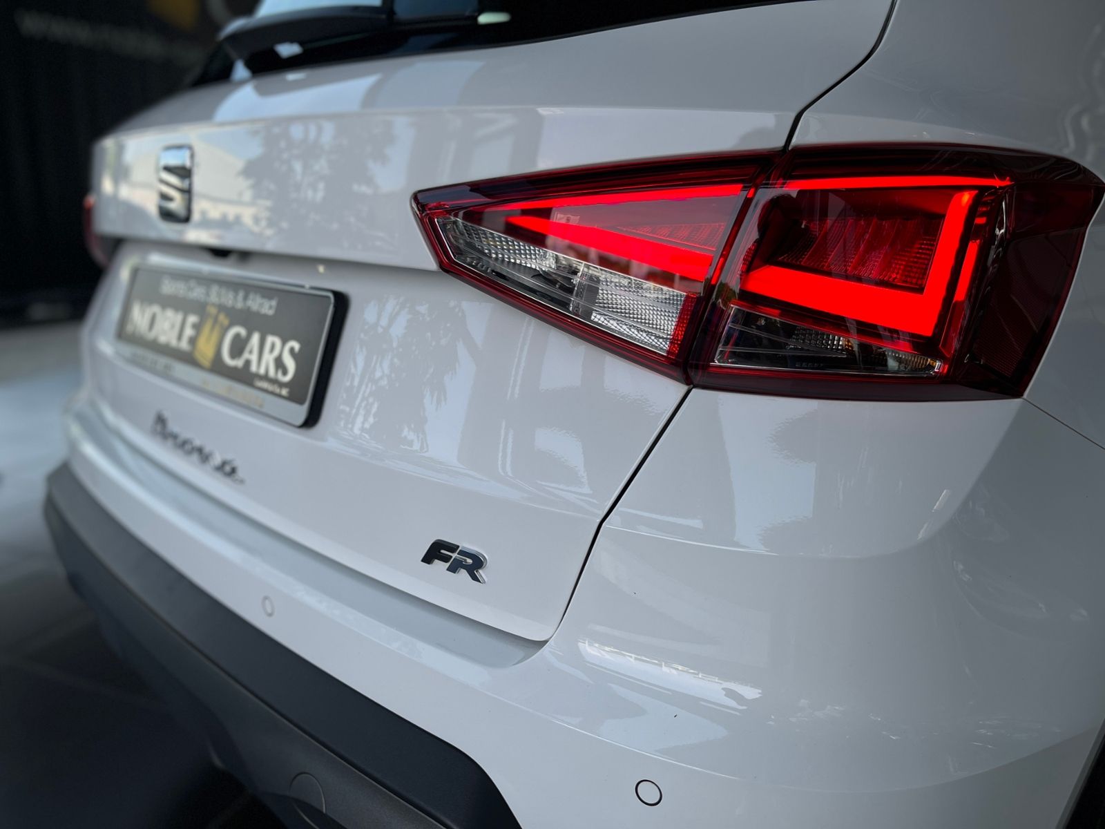 Fahrzeugabbildung SEAT ARONA  1.5 TSI DSG FR ACC LED NAV RFK SHZ 17"
