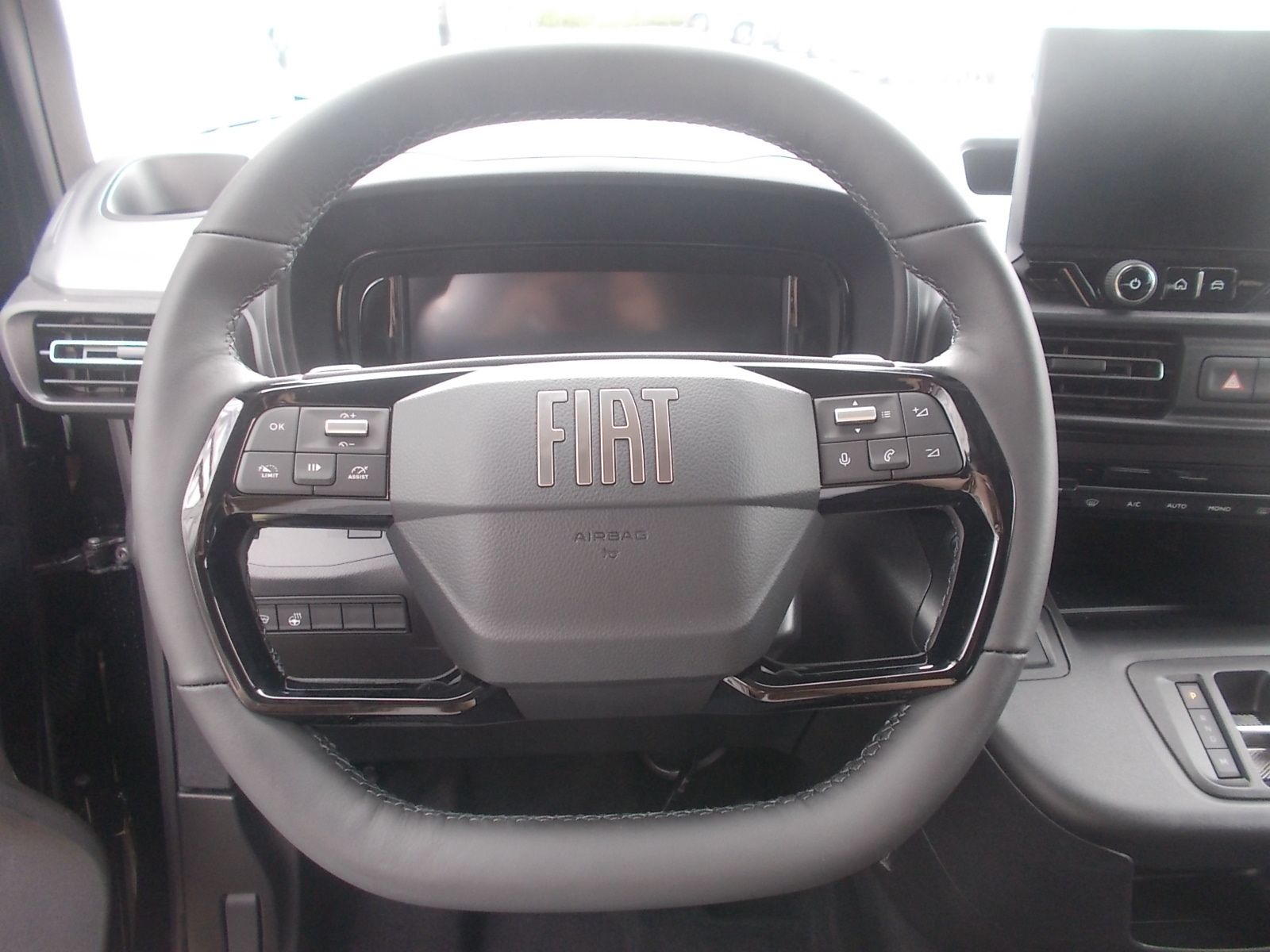 Fahrzeugabbildung Fiat Doblo Kombi 1.5 HDi 130 Automatik + 7 Sitzer