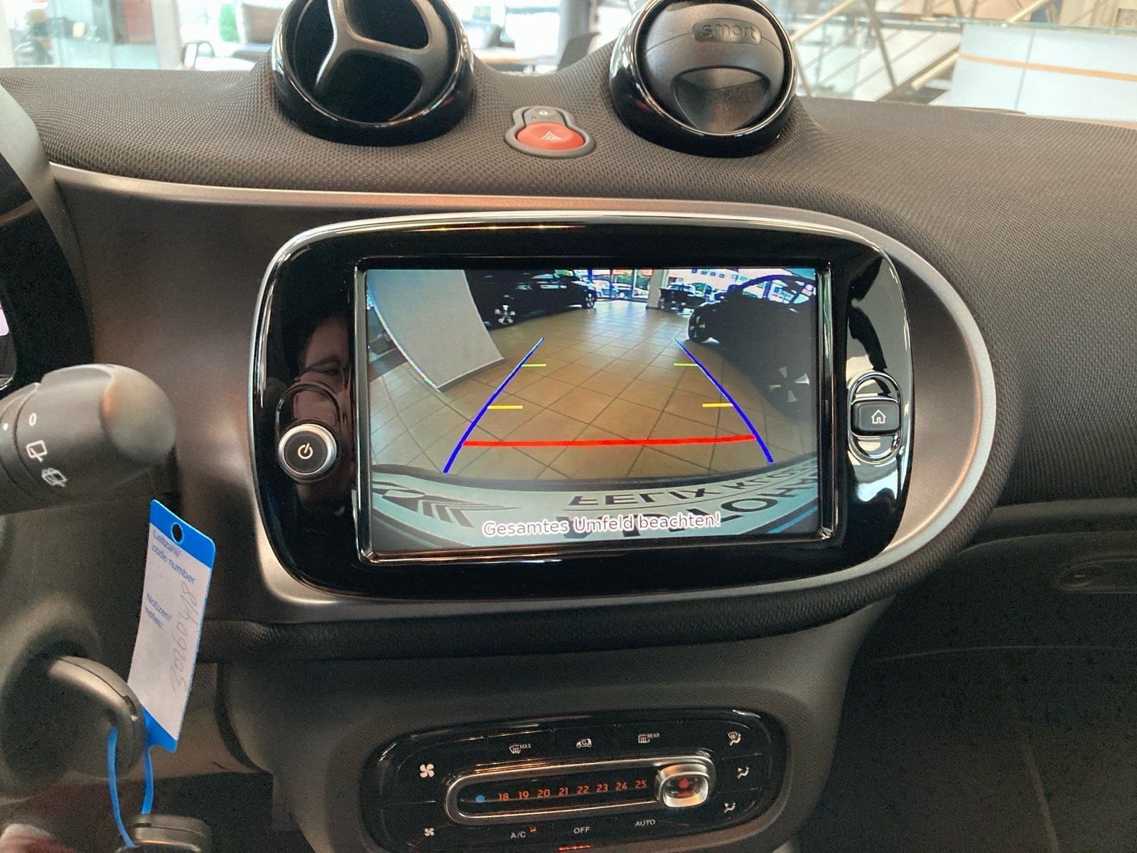Fahrzeugabbildung Smart smart EQ fortwo Exclusive*Pano*LED*Kamera*22kW*