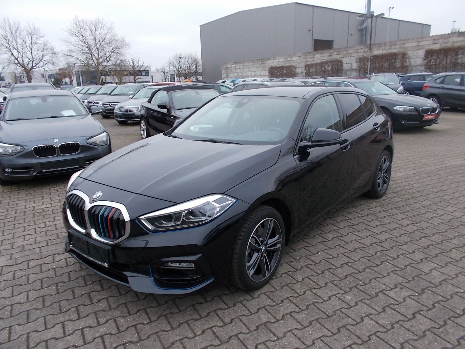 BMW 118 i Sport Line, LED PDC vo+hi zus.Alu Winterrä