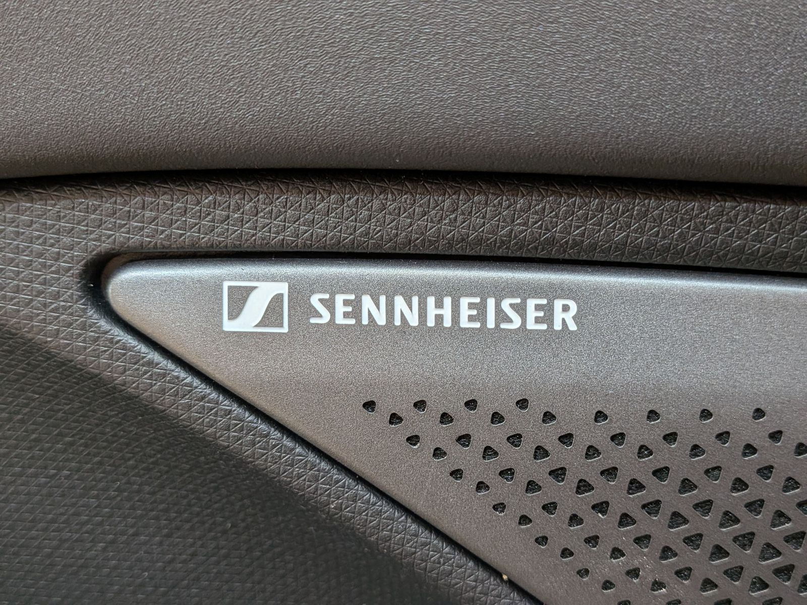 Fahrzeugabbildung CUPRA Terramarr 1.5 eTSI Tribe Sennh Matrix HUD AHK 20