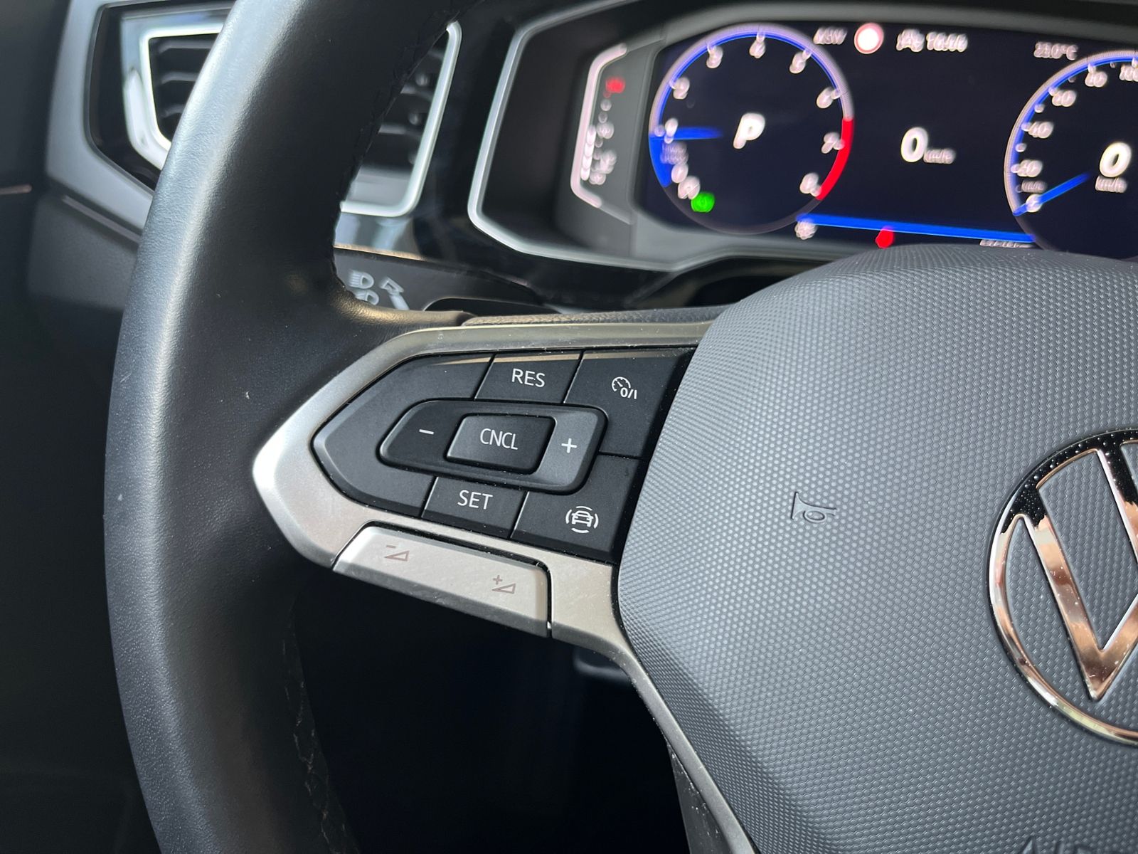 Fahrzeugabbildung Volkswagen Taigo R-Line 1.5 DSG KLIMA AHK LED NAV SHZ