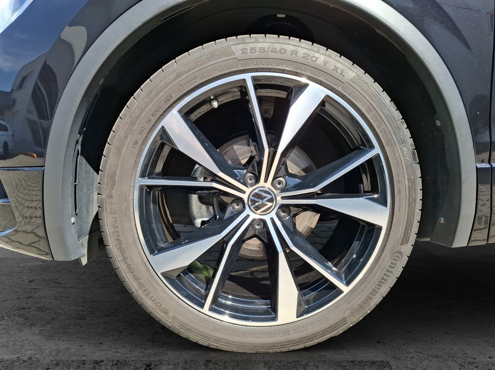 Fahrzeugabbildung Volkswagen Tiguan TDI R-Line DSG STH AHK LED AID ACC RFK 20