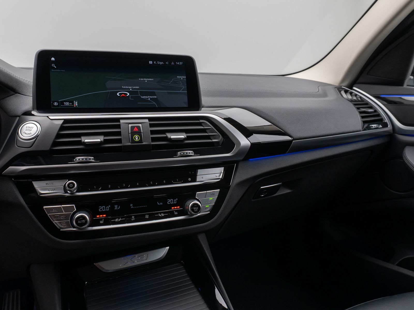 Fahrzeugabbildung BMW X3 xD30d LuxuryLine 360°HUD DAB HiFi AHK Komfort