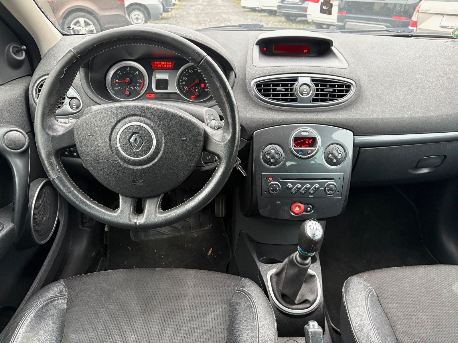 Fahrzeugabbildung Renault Clio III Exception 1.5 dCi Klima Leder TÜV 08/26