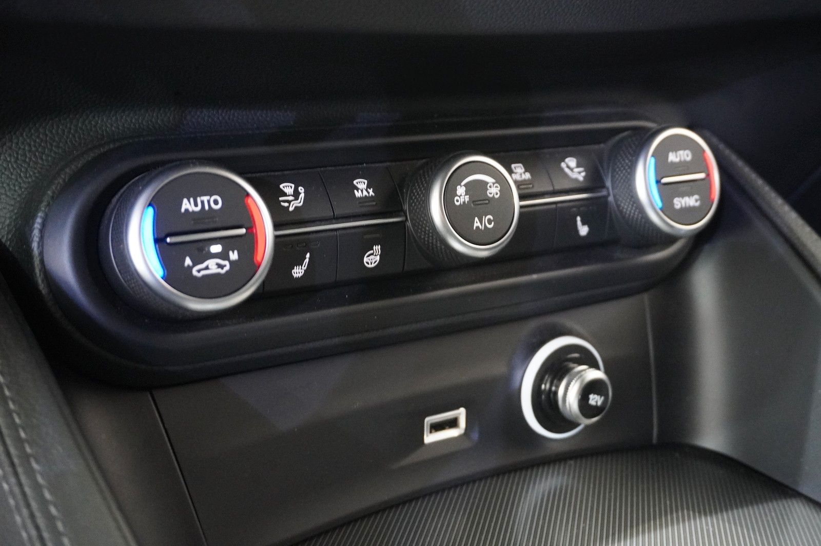 Fahrzeugabbildung Alfa Romeo Stelvio 2.2D VELOCE Q4 NAVI/LED/KAMERA/MATRIX/SH