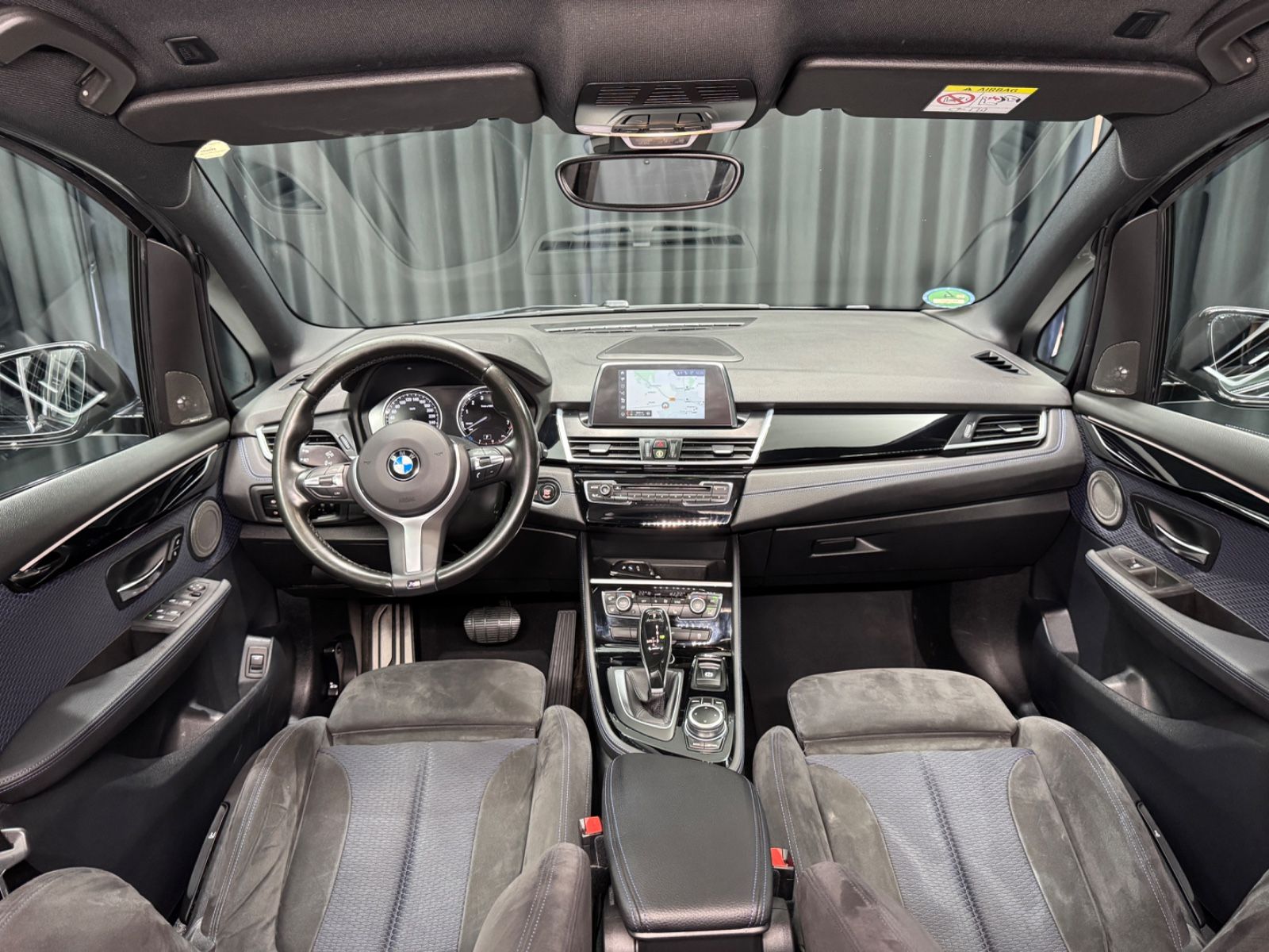 Fahrzeugabbildung BMW 220i Gran Tourer M Sport|AUTOMATIk|7-SITZER|NAVI