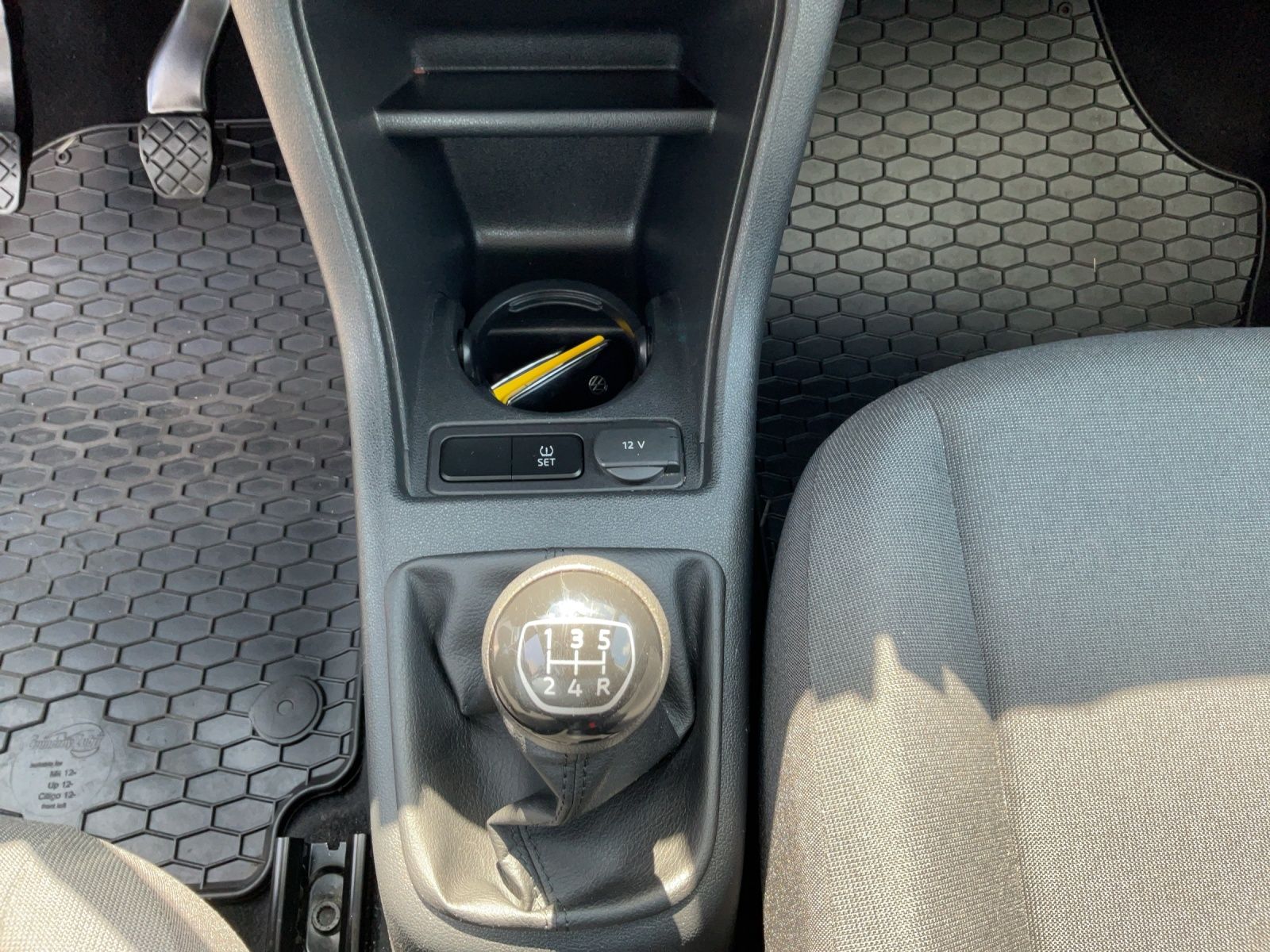 Fahrzeugabbildung Volkswagen up! Climatronic SHZ RFK GRA