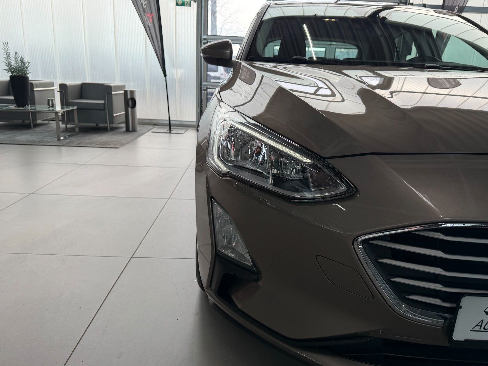 Fahrzeugabbildung Ford Focus Limousine 1.0 Trend  "Winter-Paket  Klima"