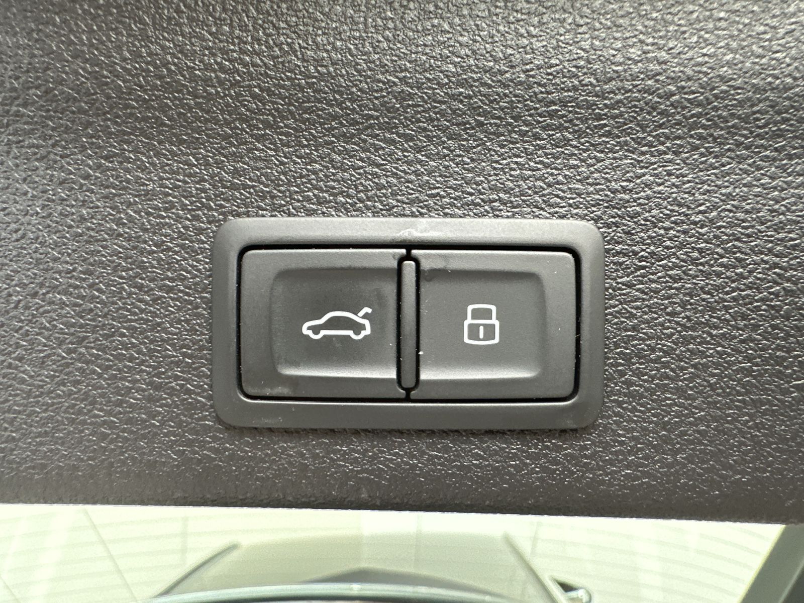 Fahrzeugabbildung Audi A6 Avant 40 TDI Sport NAV+LED+AHK+B&O+HUD+KAM+VC