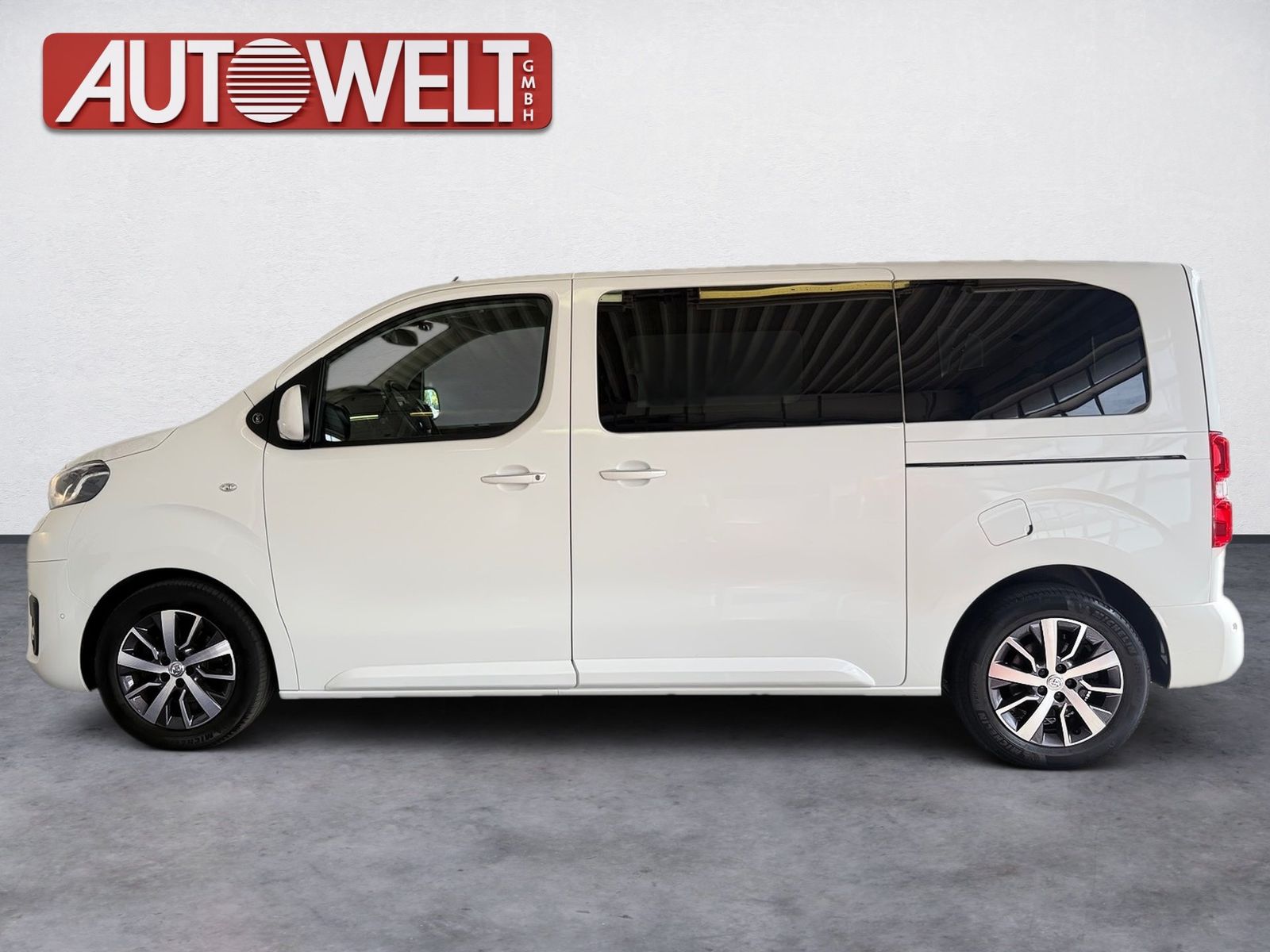 Fahrzeugabbildung Toyota Proace Verso 2.0 D-4D L1 Team D. 8 Sitzer