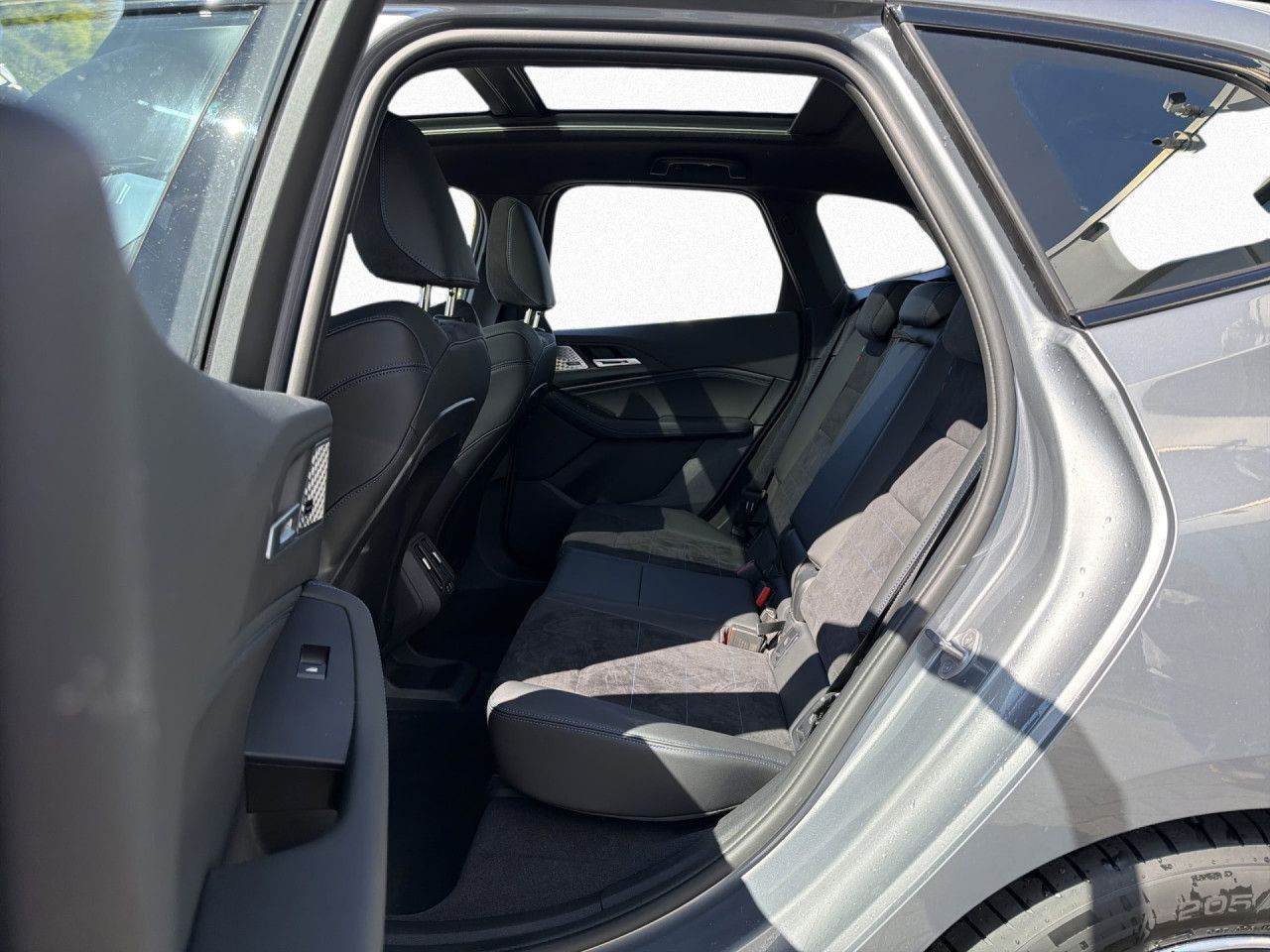 BMW 223 Active Tourer - Bild 12