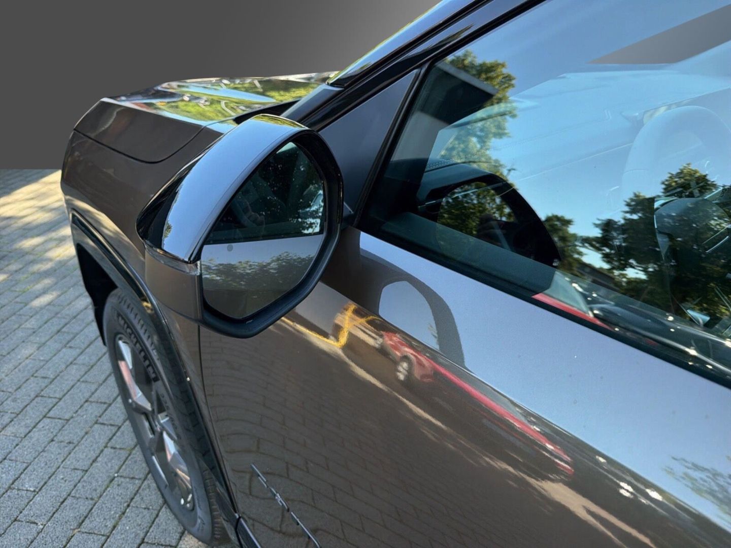 Fahrzeugabbildung Jeep Compass MY26 FIRST EDITION E-HYBRID PANO VOLL