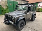 Land Rover Defender 90 TD4 Station Wagon E E - graue Land Rover Defender