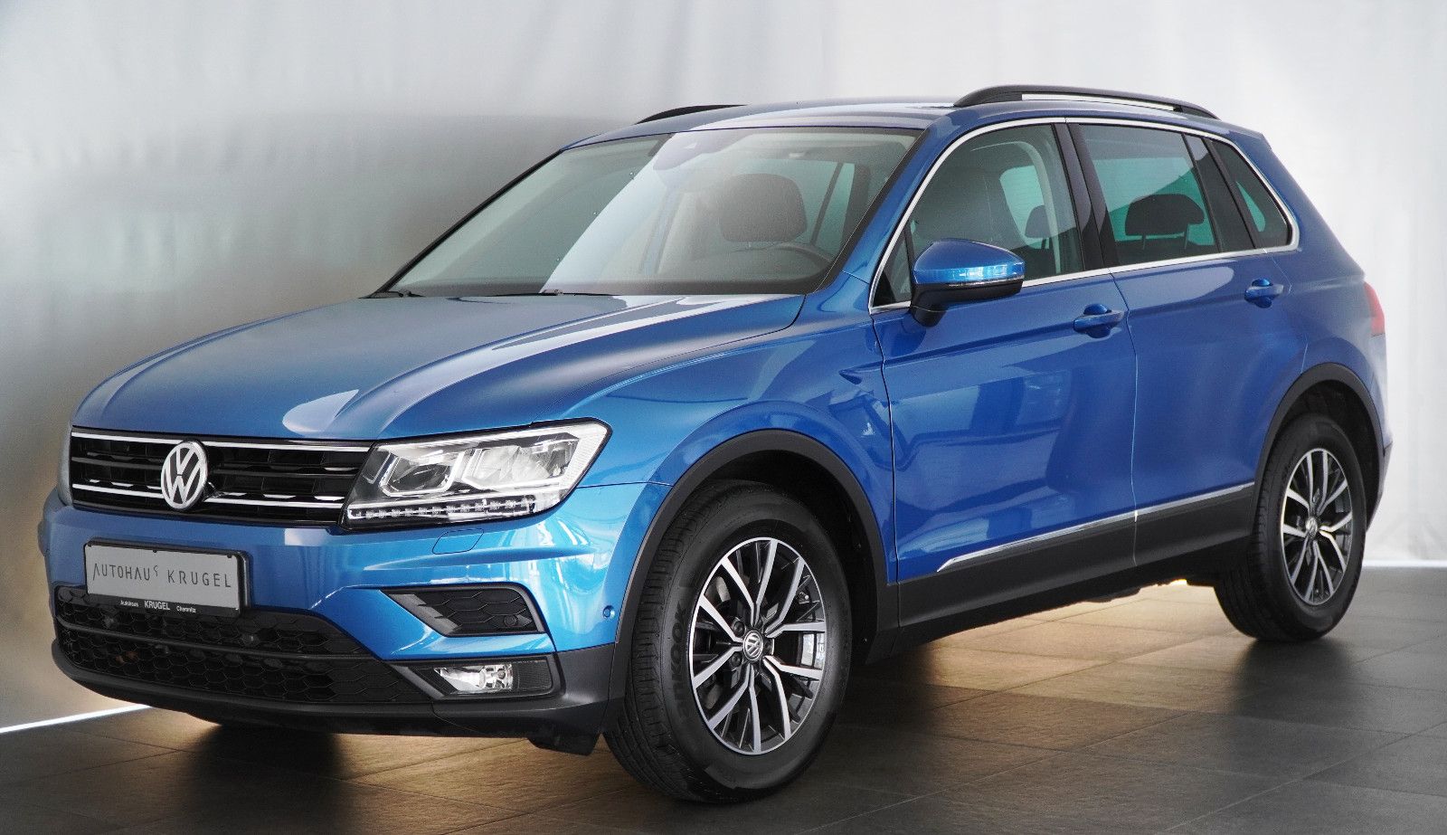 Volkswagen Tiguan - 1