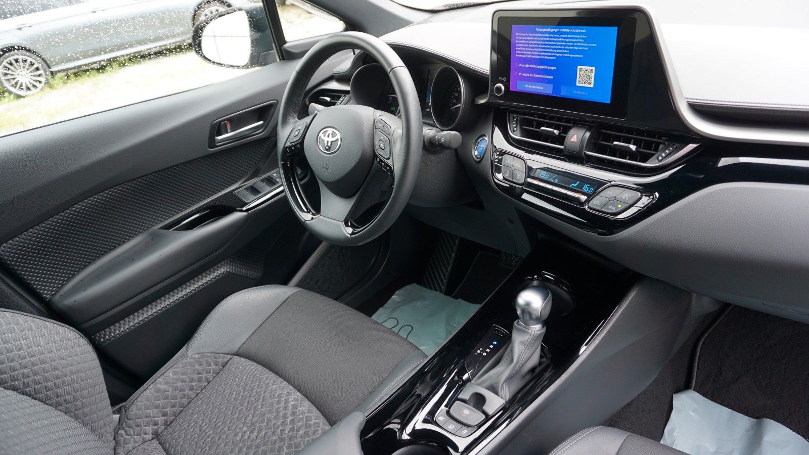 Fahrzeugabbildung Toyota C-HR Hybrid Team DE, Navi,Keyless,ACC,LED,Kamera