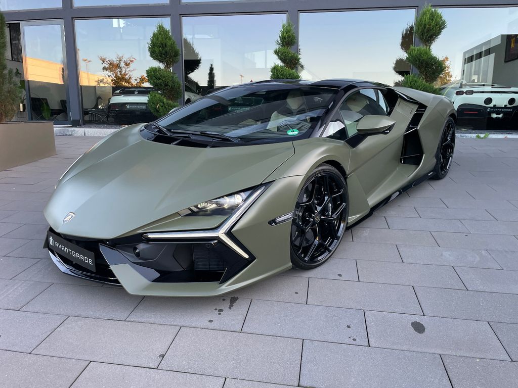 Image of Lamborghini Revuelto