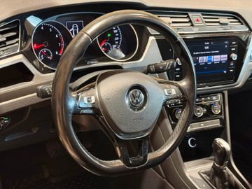 Volkswagen Touran - 11